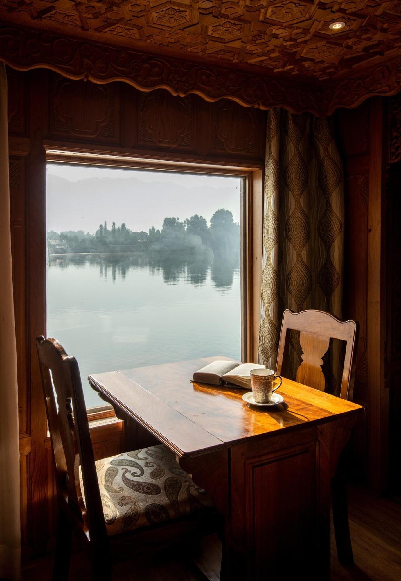 Mascot Houseboats Hotel Srīnagar Kültér fotó