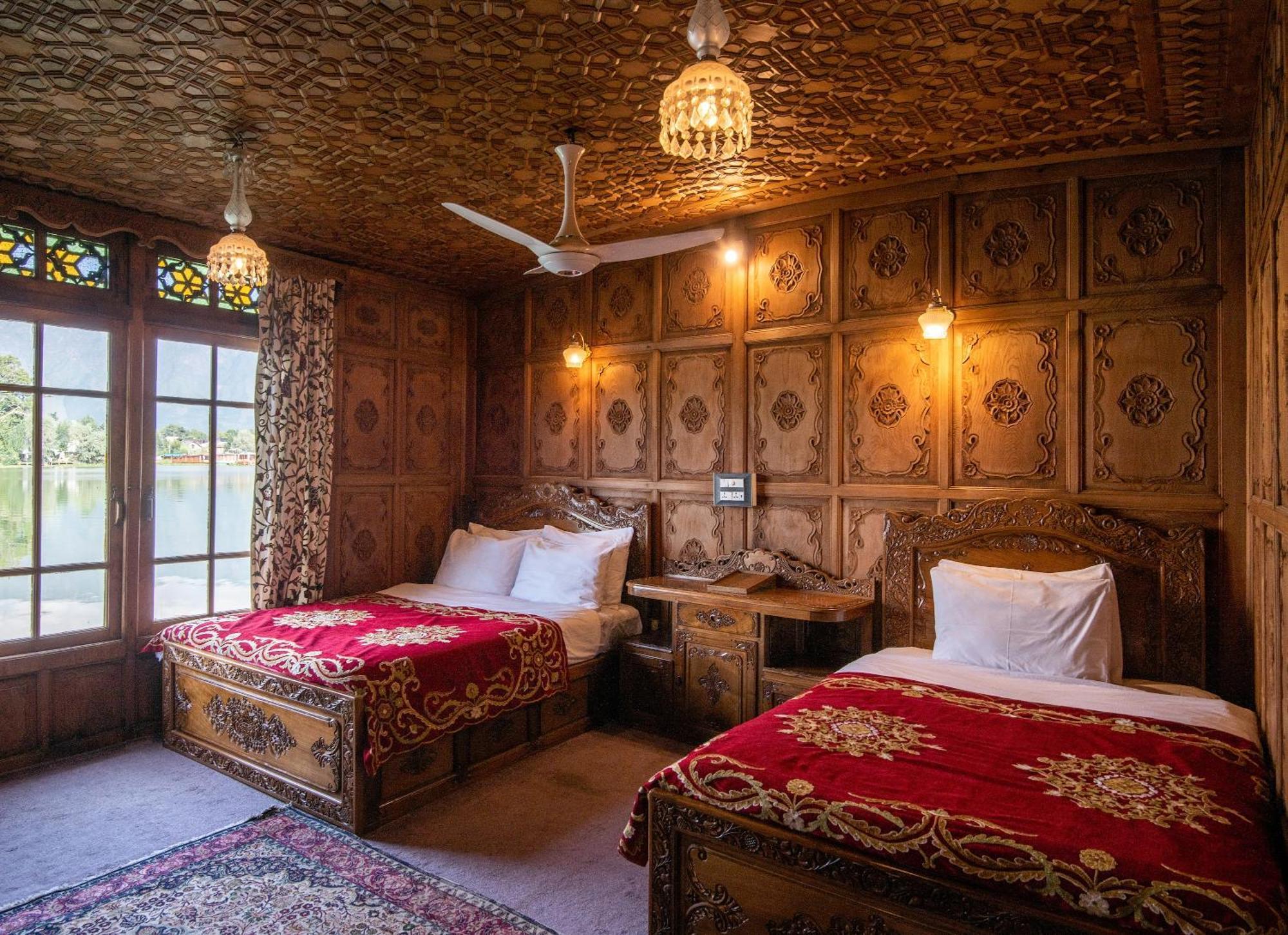 Mascot Houseboats Hotel Srīnagar Kültér fotó