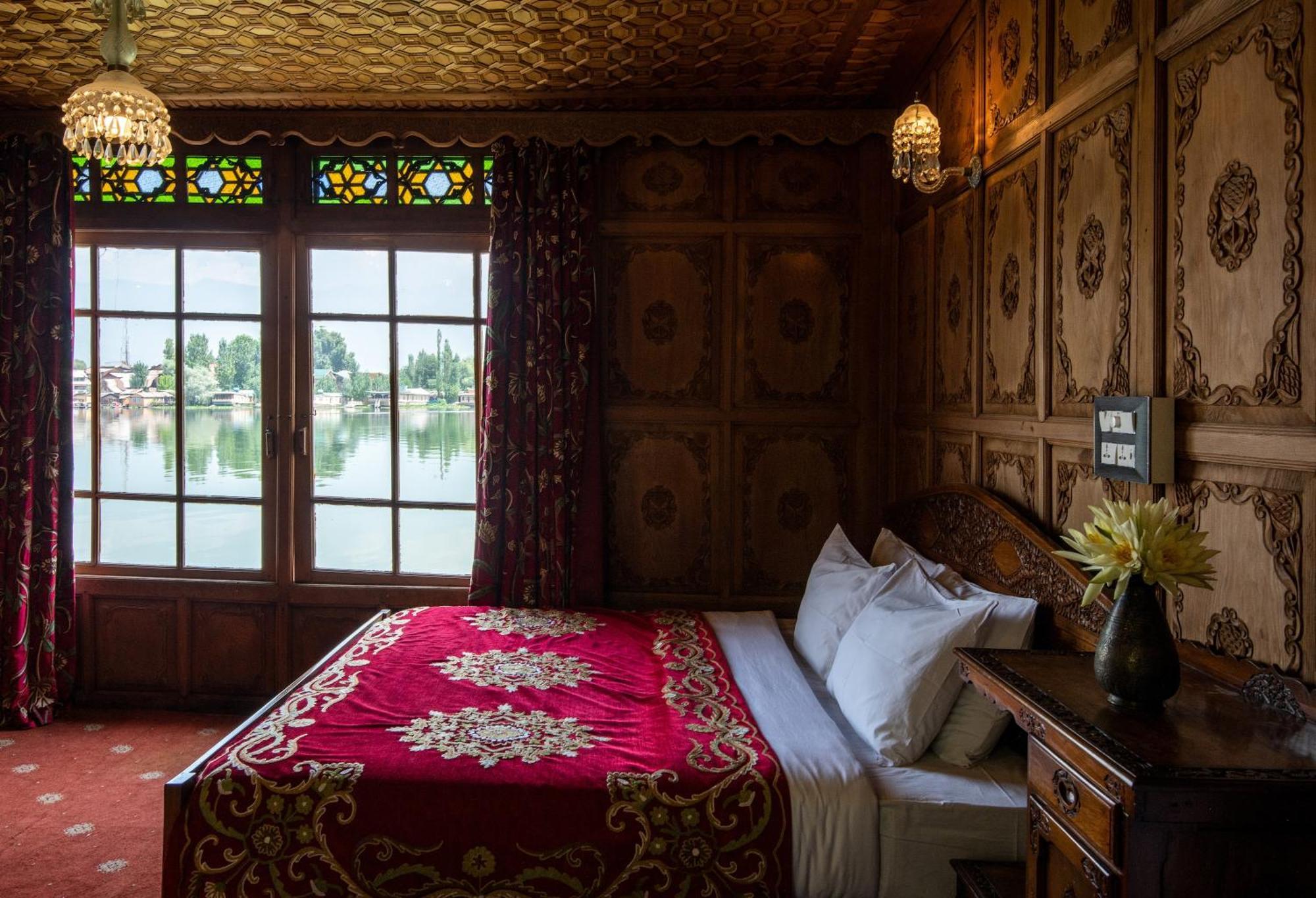 Mascot Houseboats Hotel Srīnagar Kültér fotó
