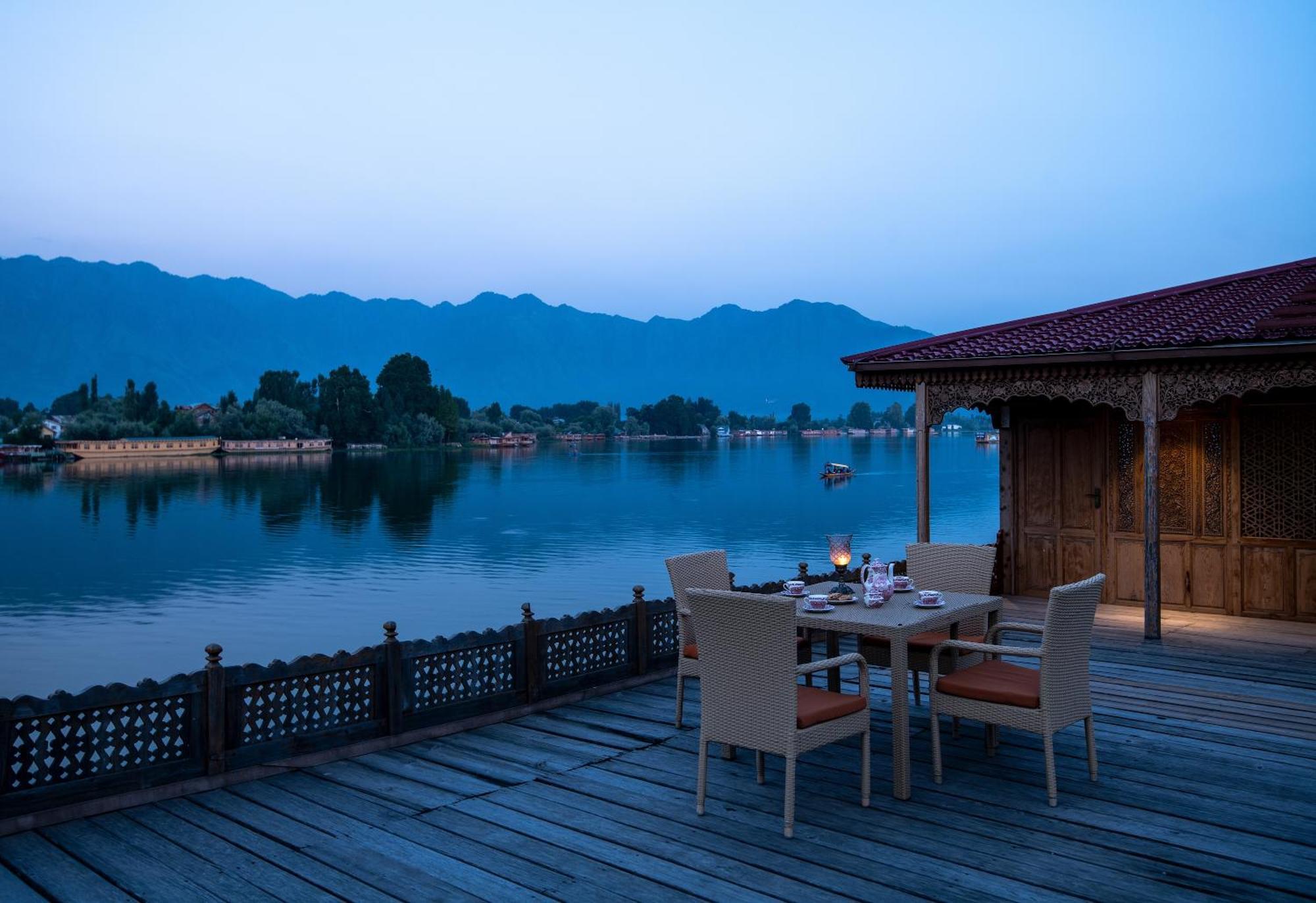 Mascot Houseboats Hotel Srīnagar Kültér fotó