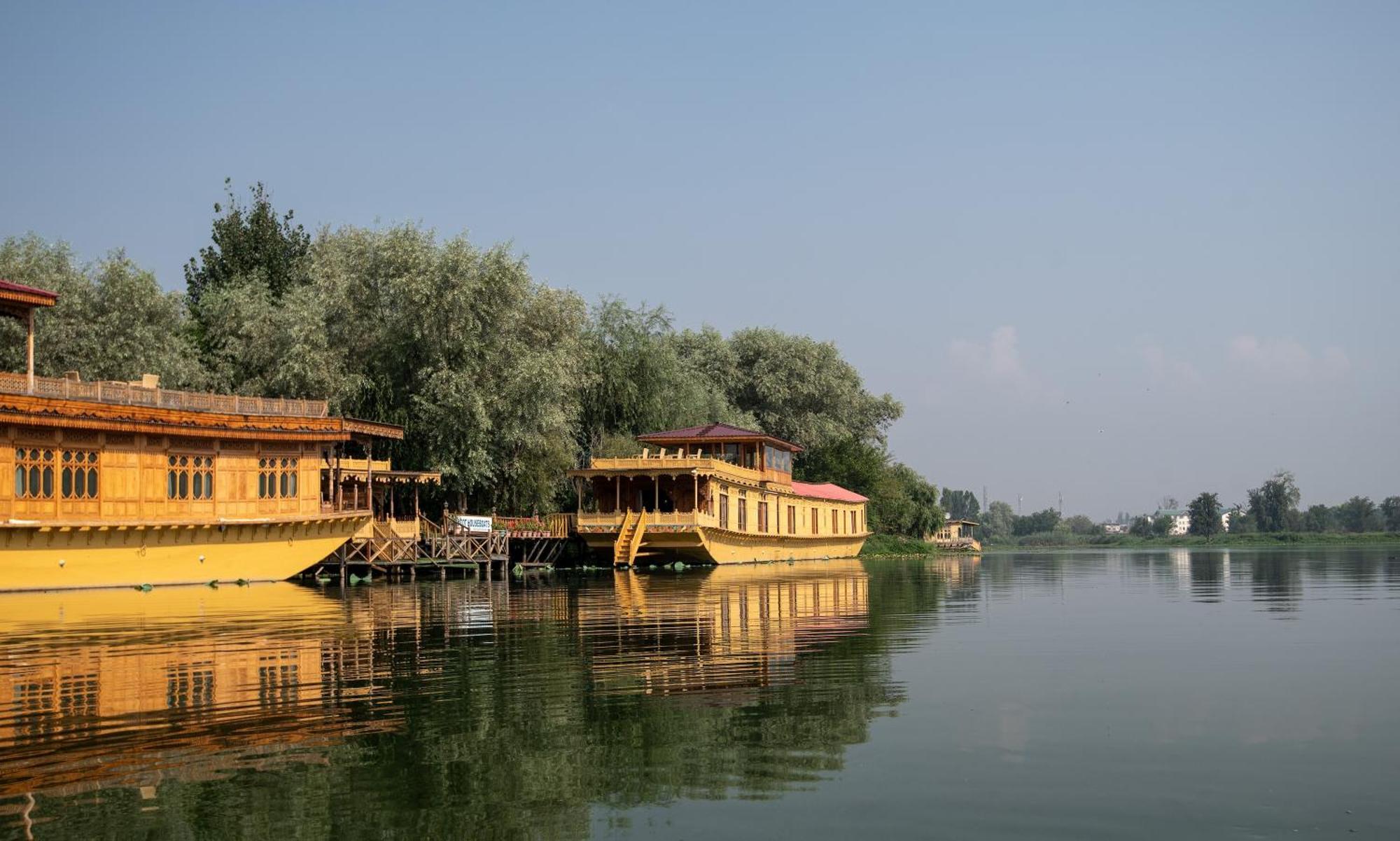 Mascot Houseboats Hotel Srīnagar Kültér fotó